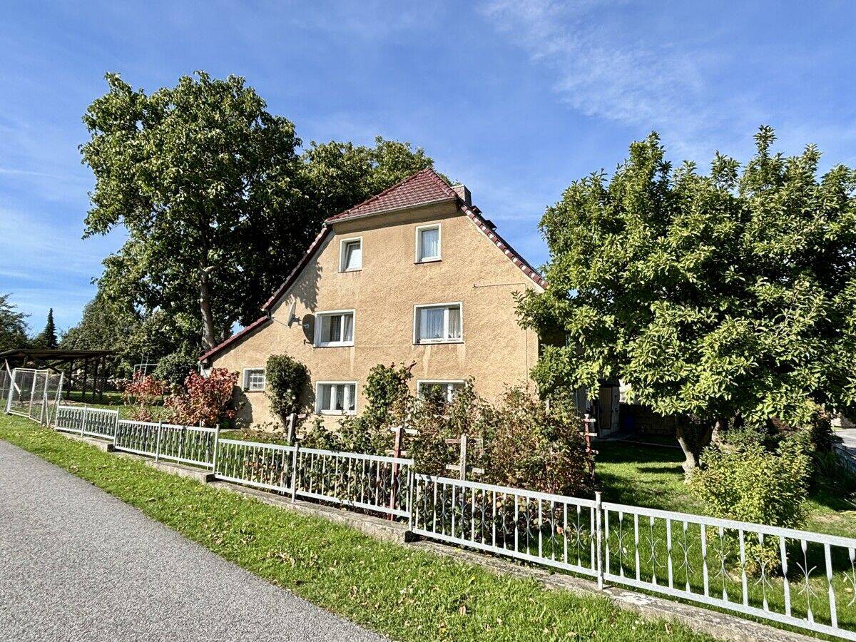 Wohnhaus mit Nebengelass und Garagen, 2708 Rosenbach
