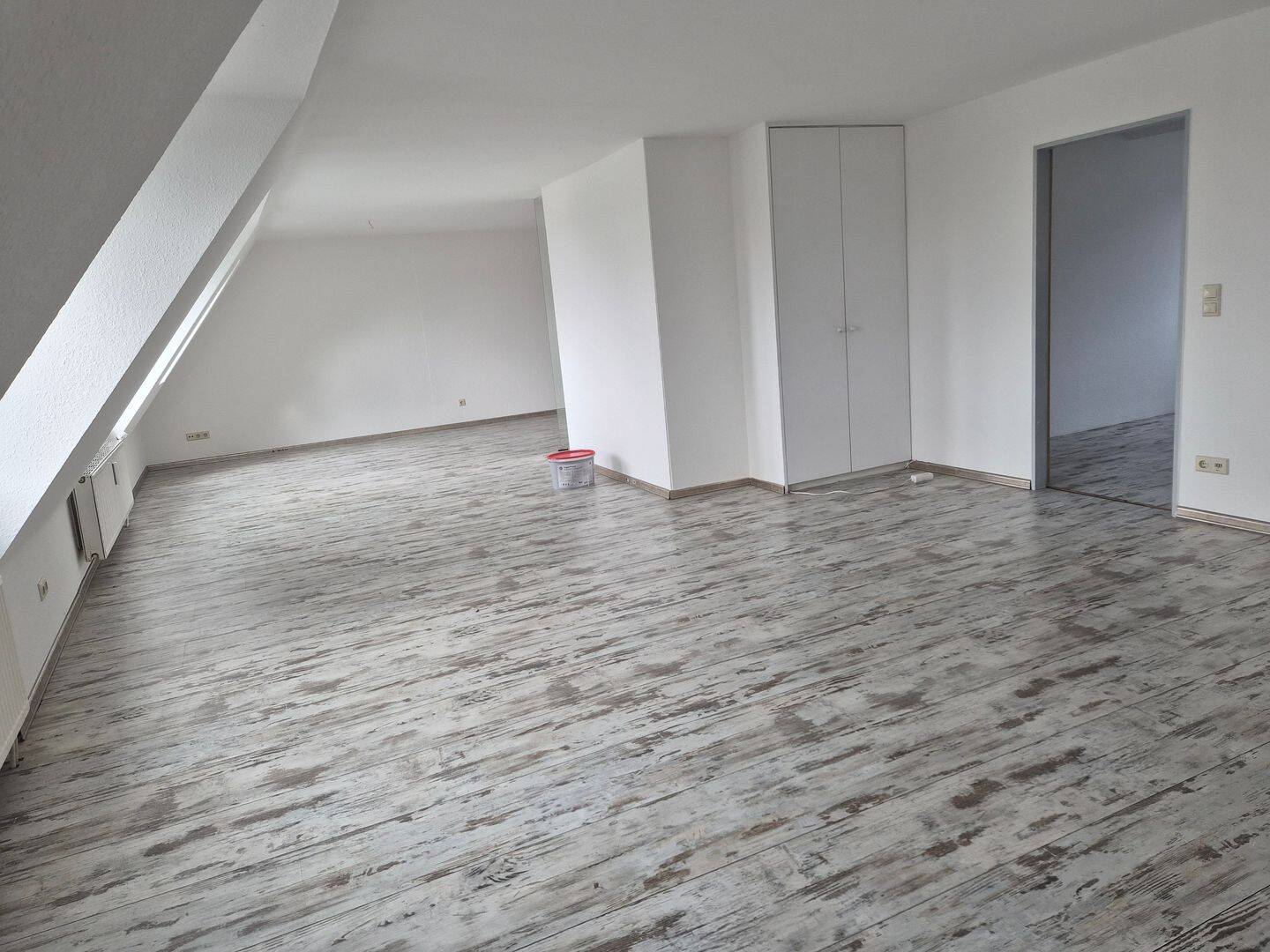 Großzügige, sehr helle zwei Zimmer Loft-Wohnung, 40227 Düsseldorf (Eller Oberbilk)