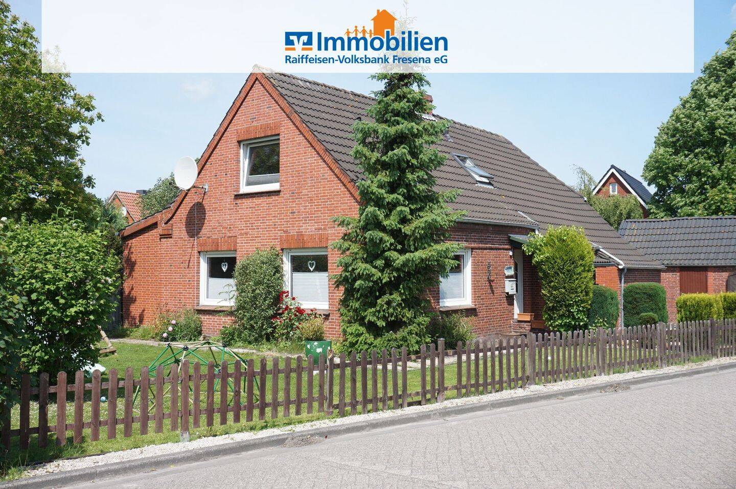 Charmantes Einfamilienhaus in ruhiger und zentraler Lage von Osteel, 26529 Osteel