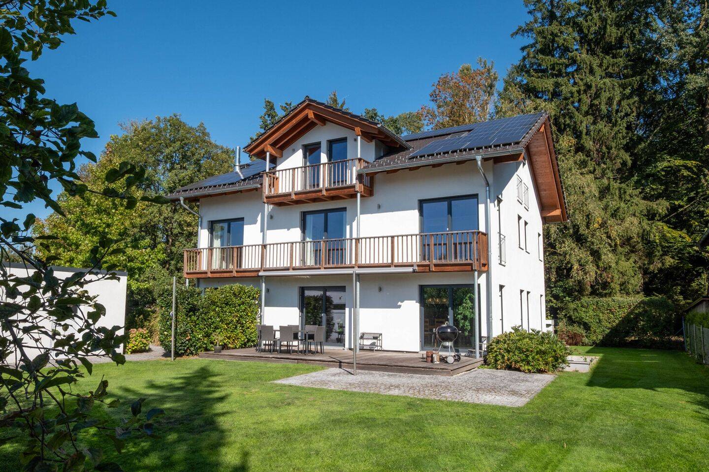 Energieeffizientes, exklusives Architektenhaus mit Einliegerwohnung in ruhiger Waldrandlage, 83059 Kolbermoor