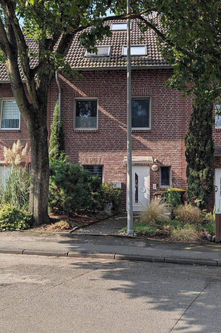 Gepflegtes Reihenmittelhaus mit hübschem Garten in Oberhausen Osterfeld-West + + +  provisionsfrei !, 46117 Oberhausen