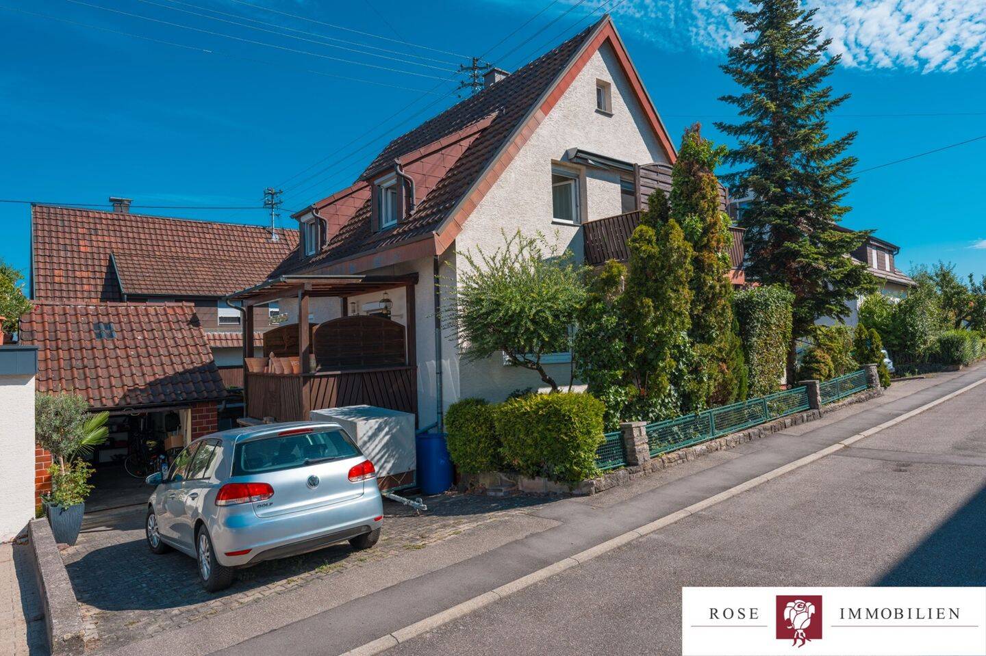 Gepflegtes Einfamilienhaus mit 2 Garagen in ruhiger, sonniger Wohnlage von Schwaikheim, 71409 Schwaikheim