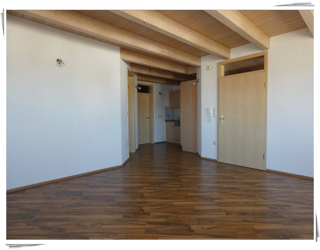 Schön geschnittene 2-Zimmer-Wohnung im 1.OG eines Zweiparteienhauses in der Marktgemeinde Arberg, 91722 Arberg