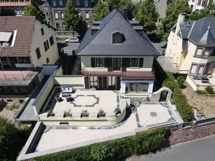 Prachtvilla, Repräsentanz in direkter Mainlage mit 2 Mainterrassen nahe Schloss Philippsruhe in Hanau, 12 Zi,2 Balkone+ Dachterrasse, 63454 Hanau (Hanau Mittelbuchen)