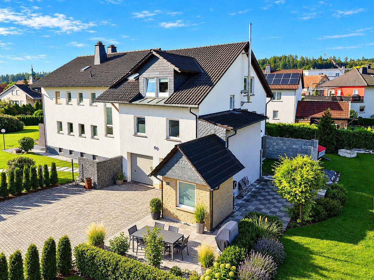 Modernisiertes Wohnhaus mit großem Grundstück in bester Lage von Stockheim, 96342 Stockheim