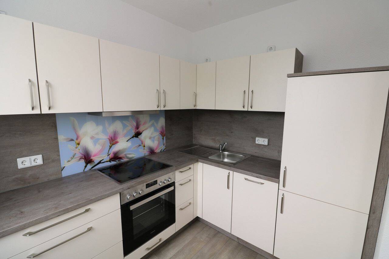 Hier bestimmst du die Speisekarte…3-RW mit Einbauküche, Dusche & Balkon!!!, 9599 Freiberg