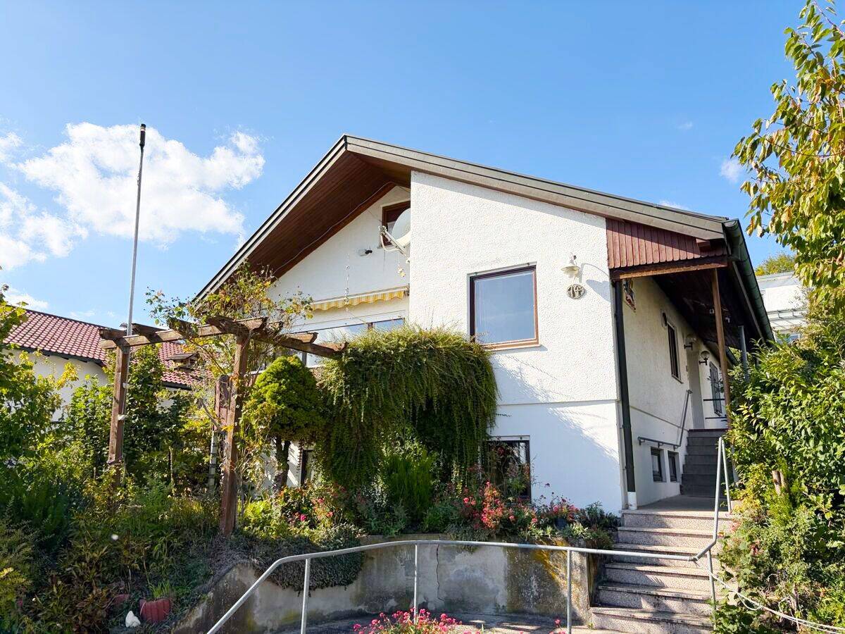 Einfamilienhaus mit Garage und Werkstatt in herrlicher Aussichtslage von Elchingen, 89275 Elchingen