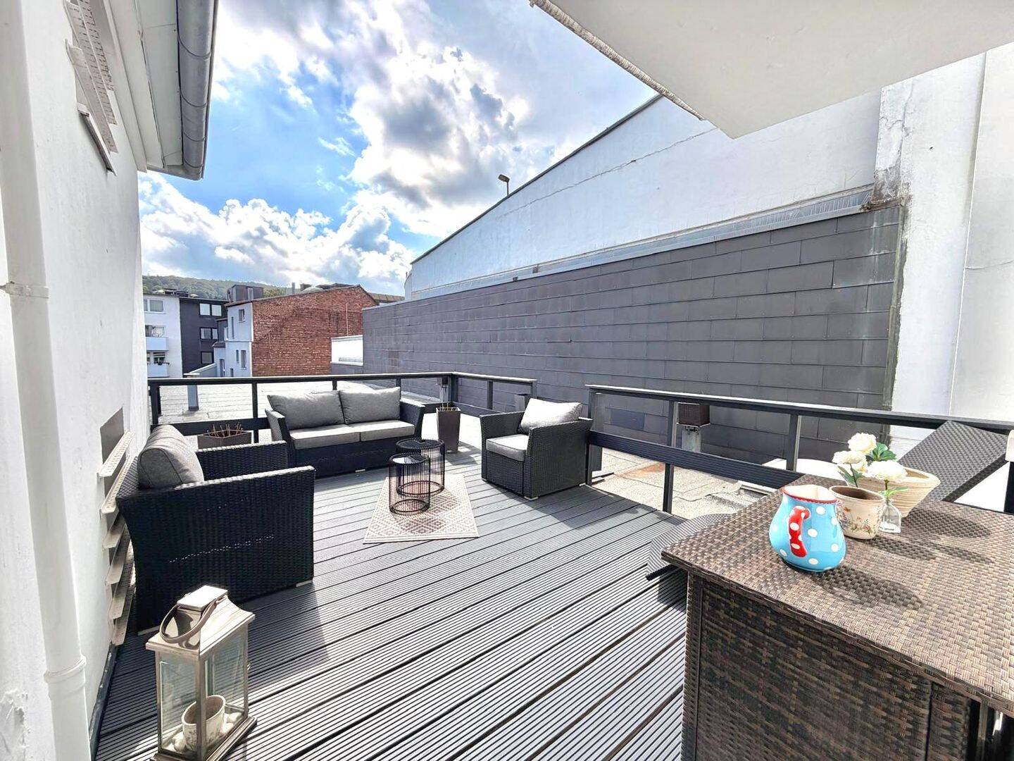 Stilvoll und einladend: Schöne 3-Zimmer-Wohnung mit Terrasse und Tageslichtbad, 42275 Wuppertal (Barmen)