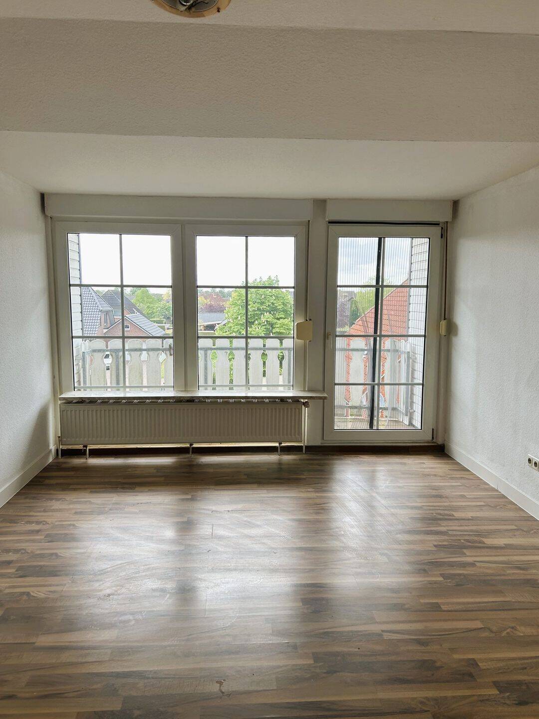 Gemütliche Dachgeschosswohnung mit Balkon & Garage (DG rechts), 21729 Freiburg (Elbe)