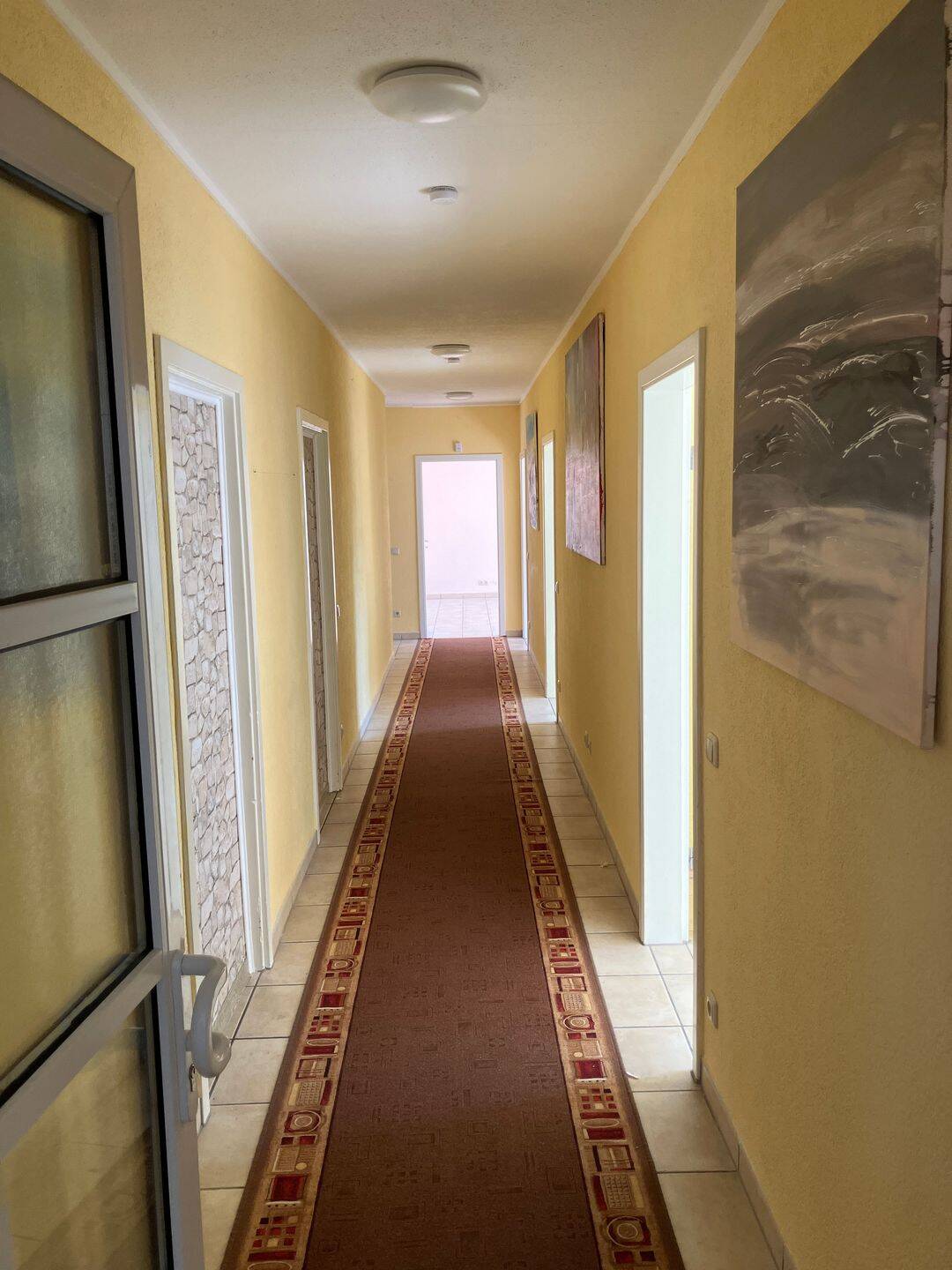 Großzügige 6,5-Zimmer-Wohnung mit 2 Bädern und extra WC in Seligenstadt-Froschhausen, 63500 Seligenstadt