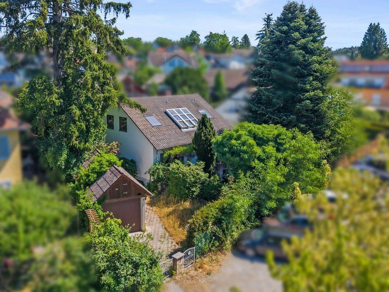 Einfamilienhaus in exzellenter Lage mit schön eingewachsenem Garten und Garage, 88662 Überlingen