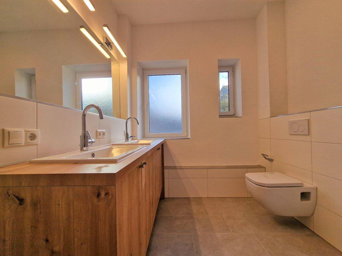 Schmuckstück im Nürnberger Norden-4 Zimmer Wohnung komplett saniert!, 90408 Nürnberg (Großreuth h. d. Veste Gärten h. d. Veste Maxfeld Nordbahnhof Sankt Johannis)
