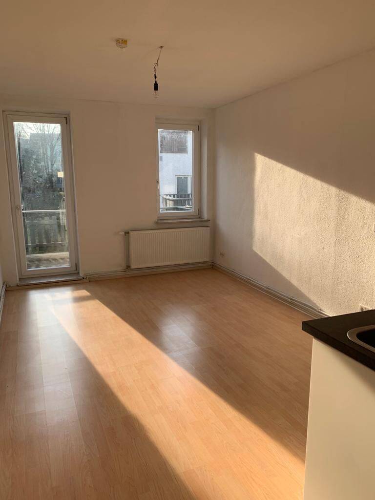 Lichtdurchflutete 2-Raumwohnung mit großer Terrasse, EBK, und Badewanne, 99086 Erfurt