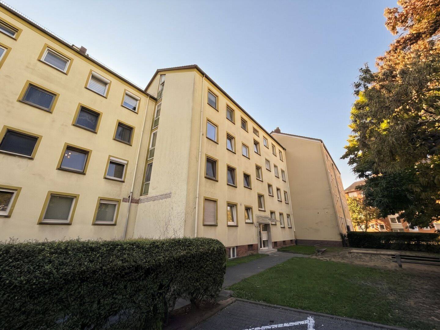 3-Zimmer-Wohnung unvermietet mit Stellplatz und Gestaltungspotenzial in Bischofsheim, 65474 Bischofsheim