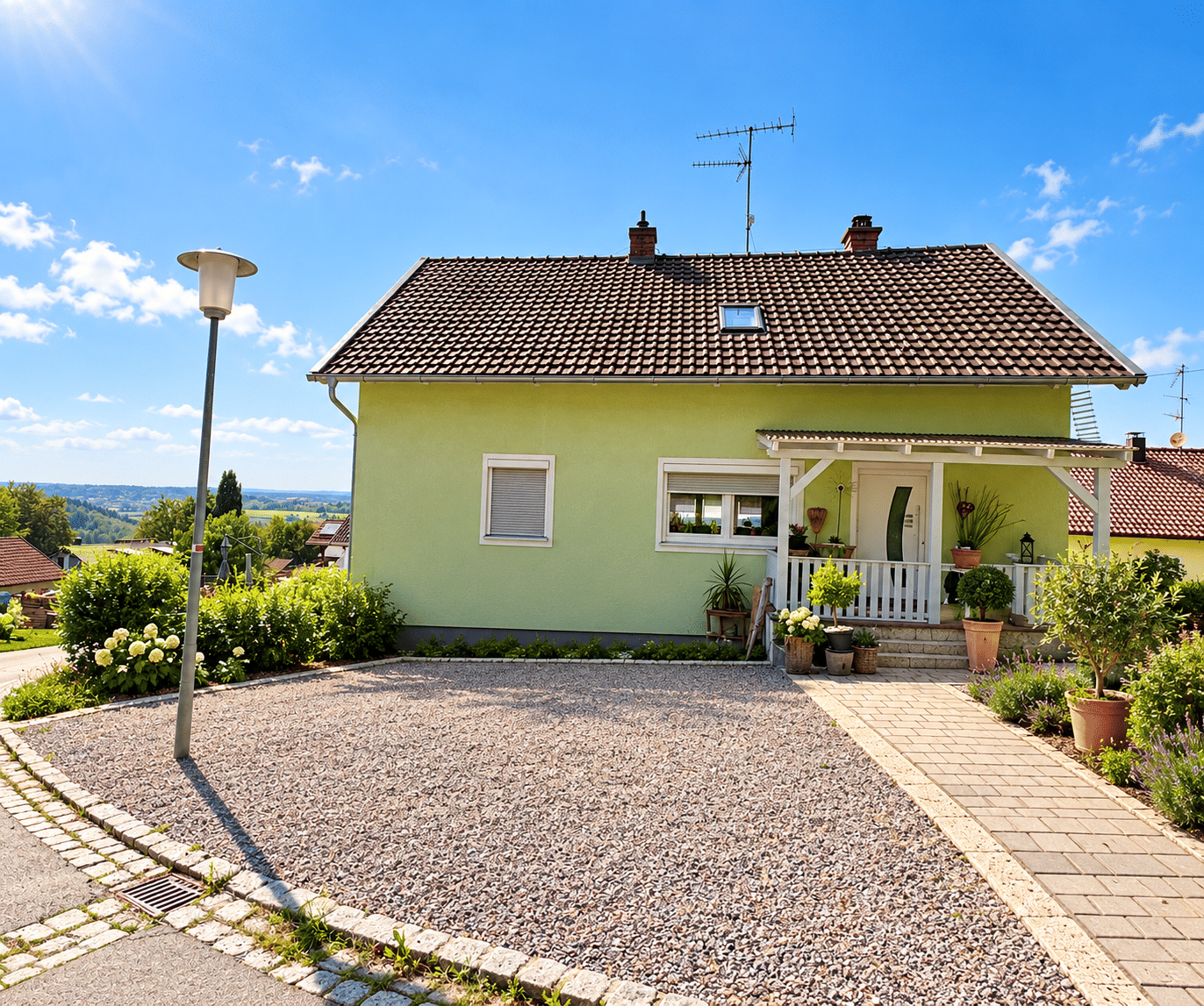 Einfamilienhaus mit Einliegerwohnung in schöner Lage, mit Fernblick !, 94336 Windberg