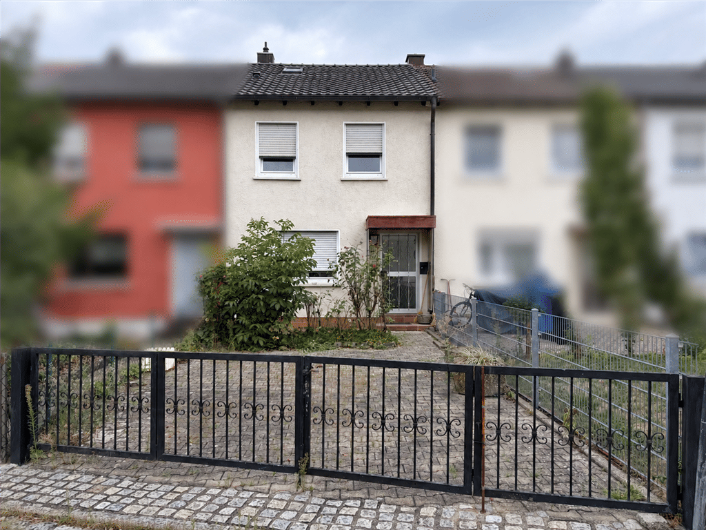 Ein Zuhause mit Potenzial – Reihenmittelhaus mit Garten in Ulm, 89075 Ulm (Böfingen Eselsberg Mitte Oststadt Söflingen)