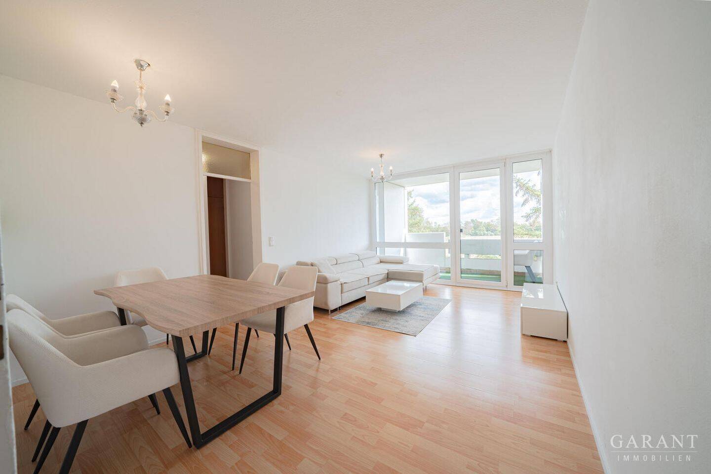 Attraktives Zuhause in Unterhaching: 3 Zimmer, sonniger Süd/Ost-Balkon und inkl. Stellplatz, 82008 Unterhaching