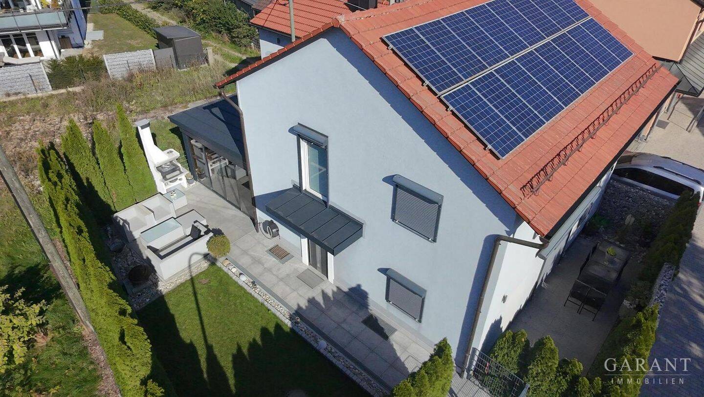 Exklusives Wohnerlebnis mit stilvoll kernsaniertem Einfamilienhaus und großzügigen Außenbereichen, 85664 Hohenlinden