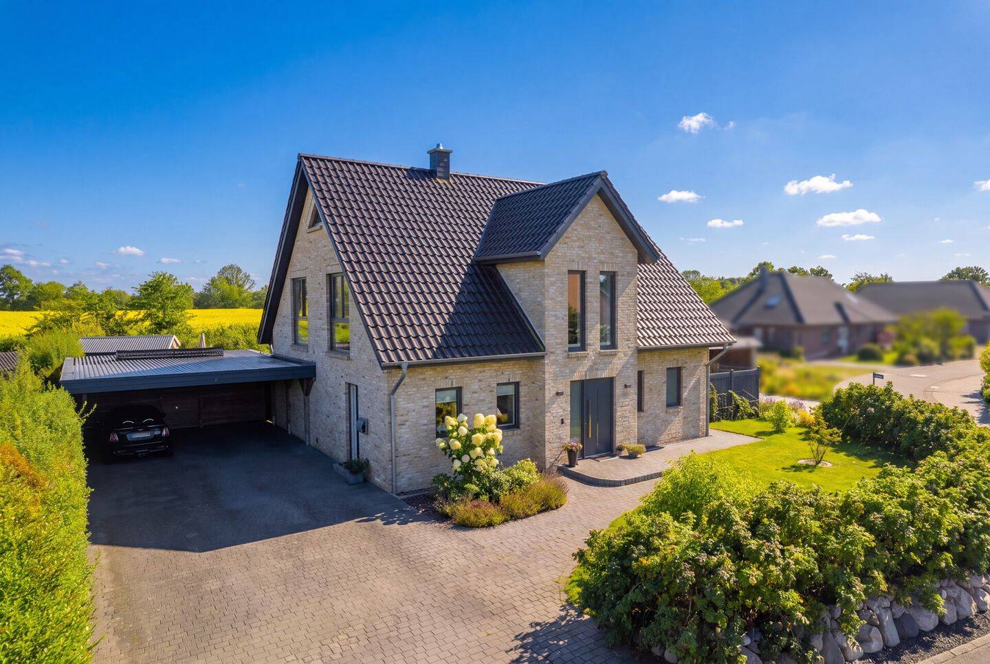Großzügiges Wohnen mit Stil, Komfort und einem herrlichen Blick ins Grüne!, 24980 Schafflund