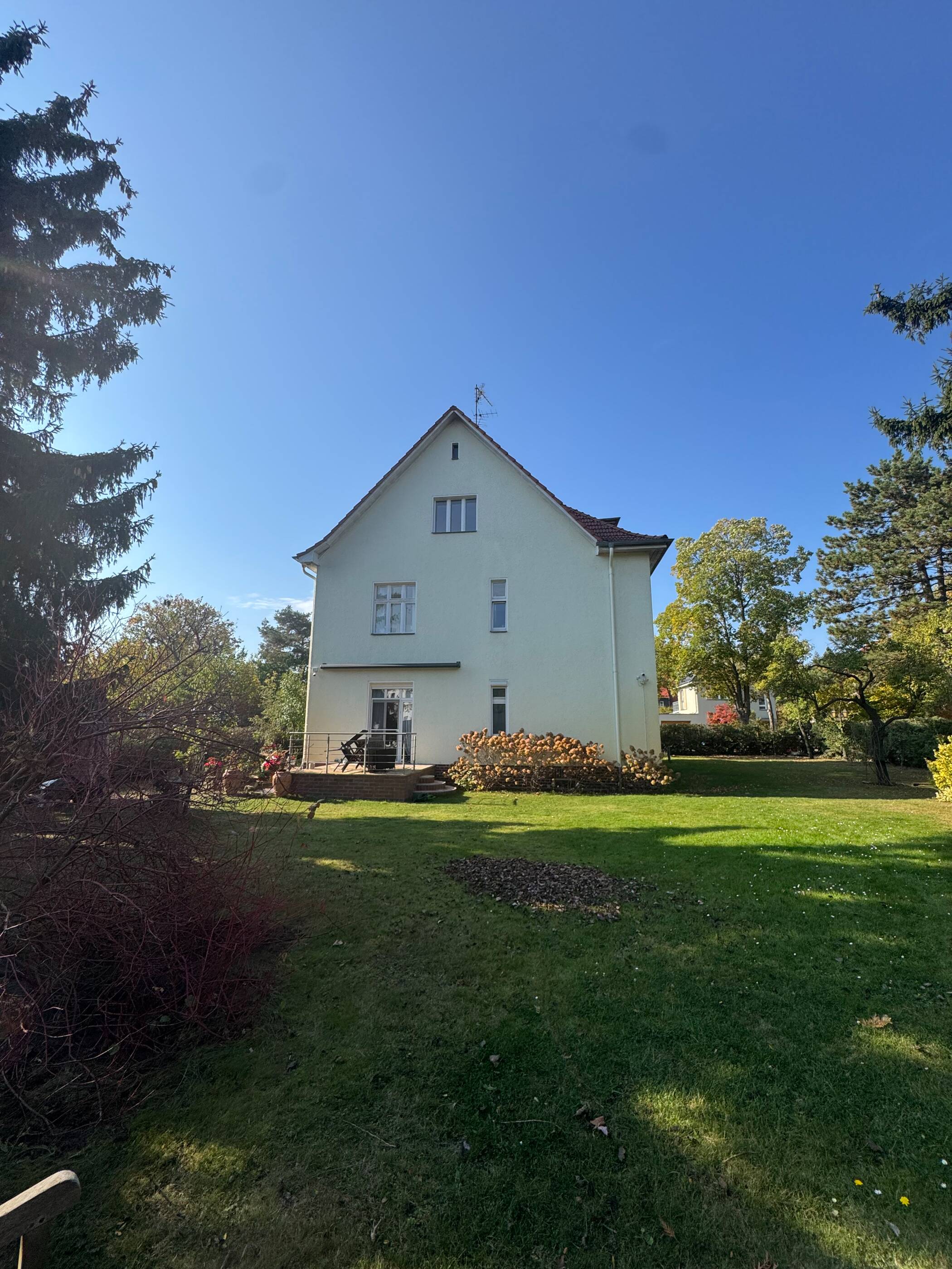 Sanierte 2-Zimmer-Dachgeschosswohnung mit Gartenblick in bester Zehlendorfer Lage, 14167 Berlin (Steglitz-Zehlendorf Kolonie Abendruh Kolonie Sonnenschein Lichterfelde Zehlendorf)