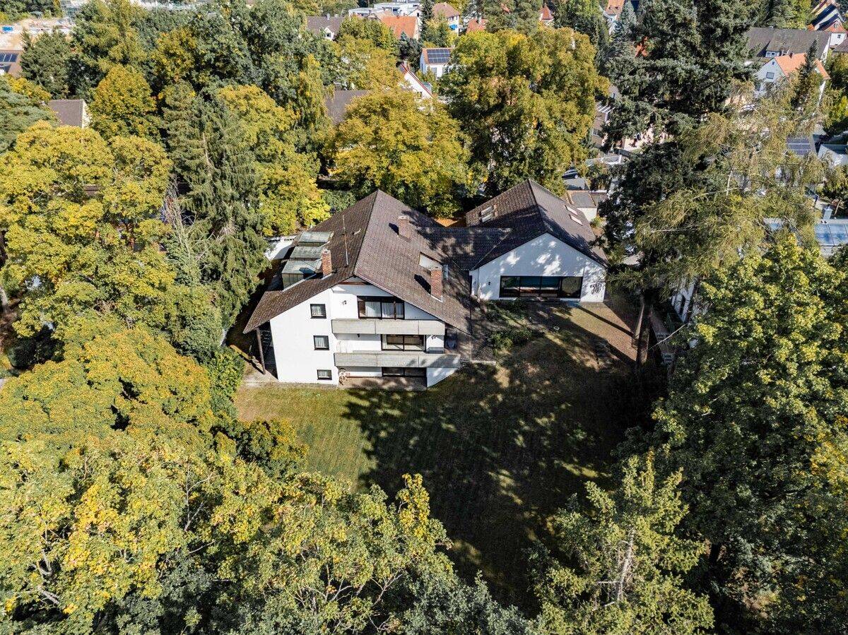 Jenseits gewöhnlicher Maßstäbe- Anwesen mit Hallenbad und parkähnlichem Grundstück, 90453 Nürnberg