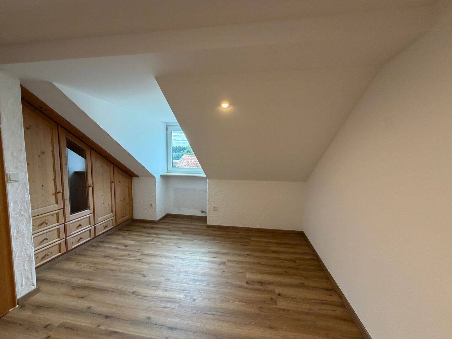 Helle 3 Zimmer Dachgeschosswohnung – frisch renoviert, 85447 Fraunberg