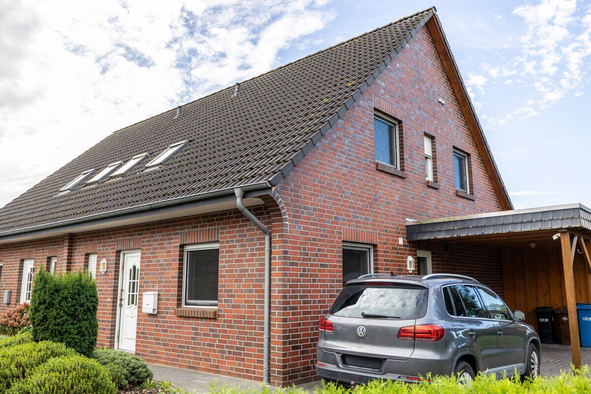 *** DHH in TOP LAGE für FAMILIEN – 4 ZIMMER – KÜCHE – BAD – GÄSTE WC – CARPORT und GLASFASER ***, 27804 Berne
