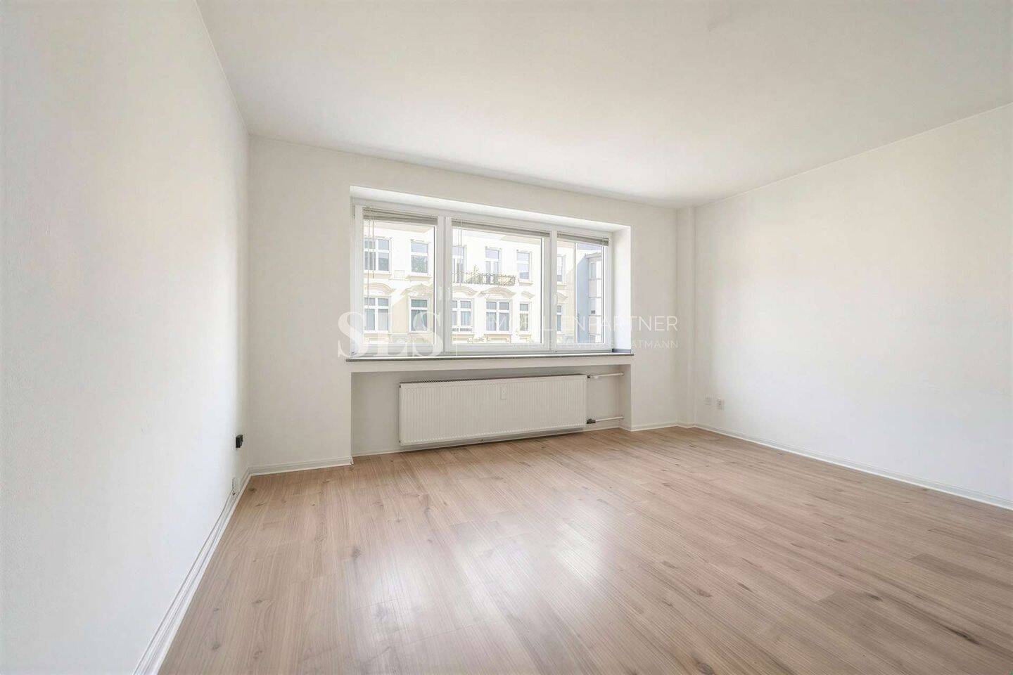 Modernisierte 2-Zimmer-Wohnung mit Balkon und Aufzug – urbanes Wohnen in Düsseldorf-Friedrichstadt, 40215 Düsseldorf (Friedrichstadt)