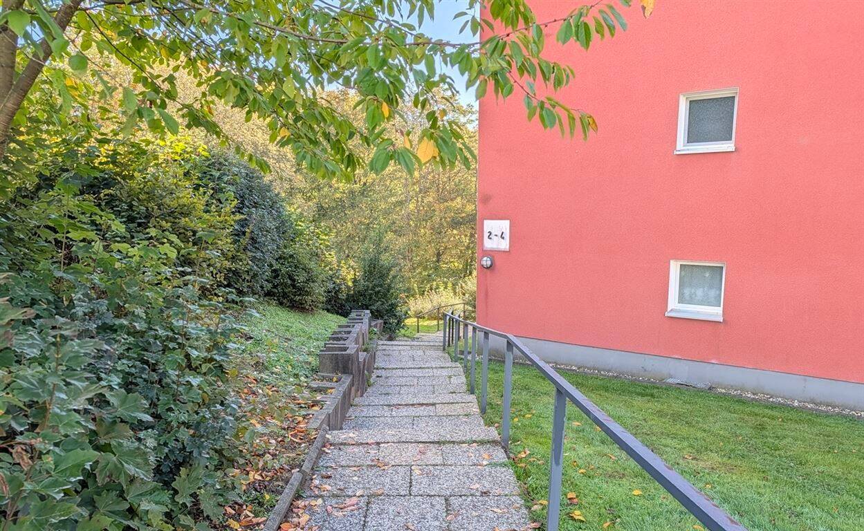 Schöne Aussicht & begehrte Lage: Helle 2-Zimmer-Wohnung mit Sonnenbalkon!, 58507 Lüdenscheid