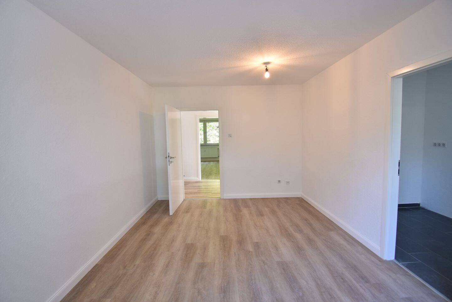 DU-Süden! Renovierte 3-Zi-Whg mit idealem Grundriss, 47055 Duisburg (Neudorf-Süd Wanheim-Angerhausen Wanheimerort)