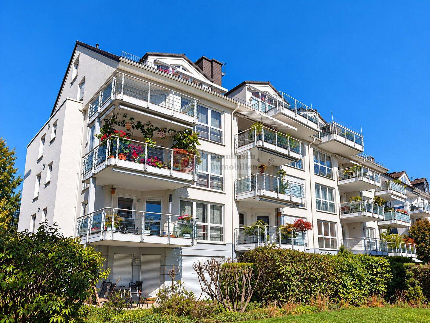 Top!! Hochwertig modernisierte 3-Zimmer-Wohnung mit Klimaanlage, Einbauküche und TG-Stellplatz, 60388 Frankfurt am Main (Bergen-Enkheim Seckbach)