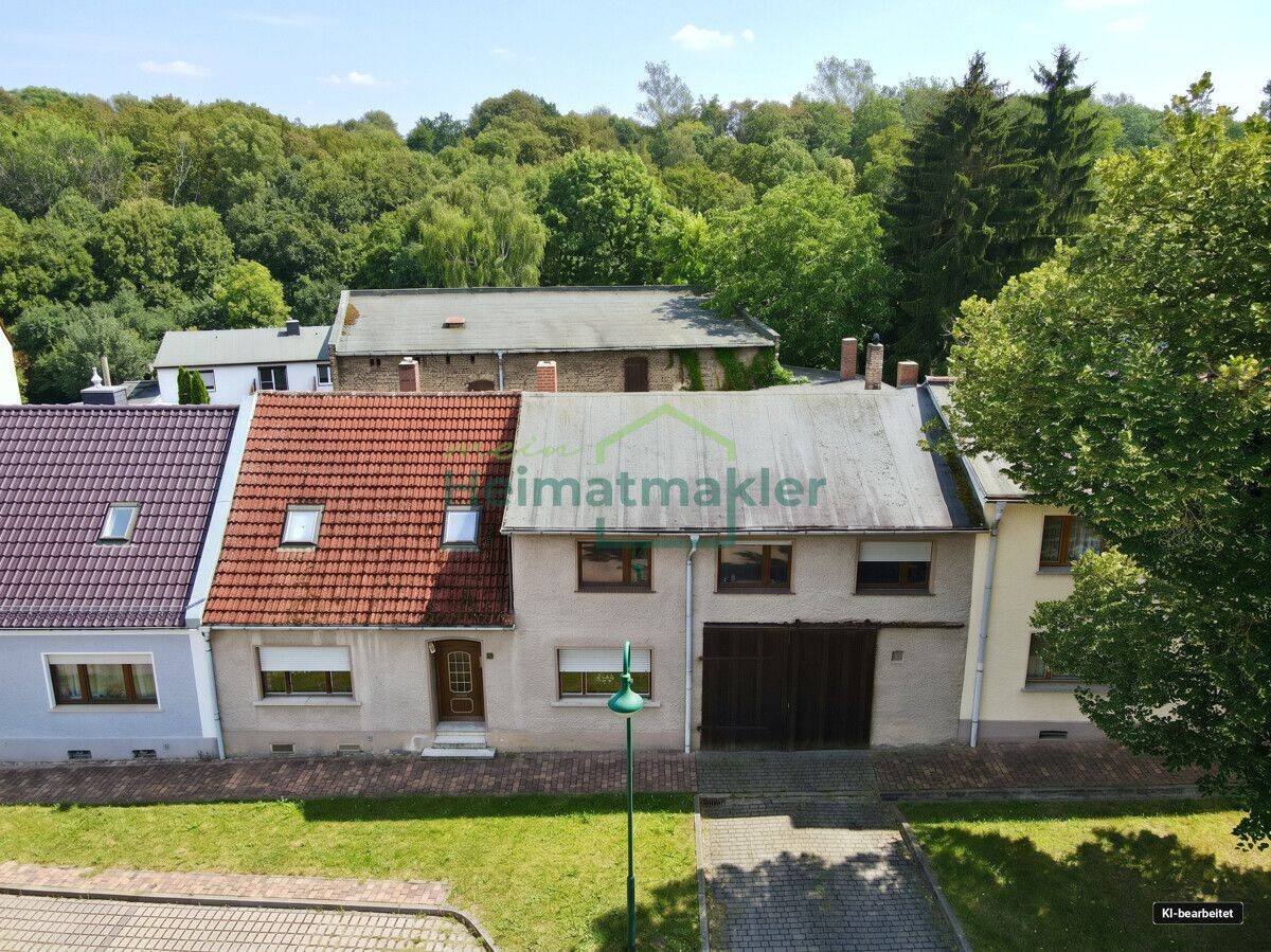 Ein Ensemble aus Wohnhaus, Hof und Scheune, das nur noch auf neue Ideen wartet., 39444 Hecklingen