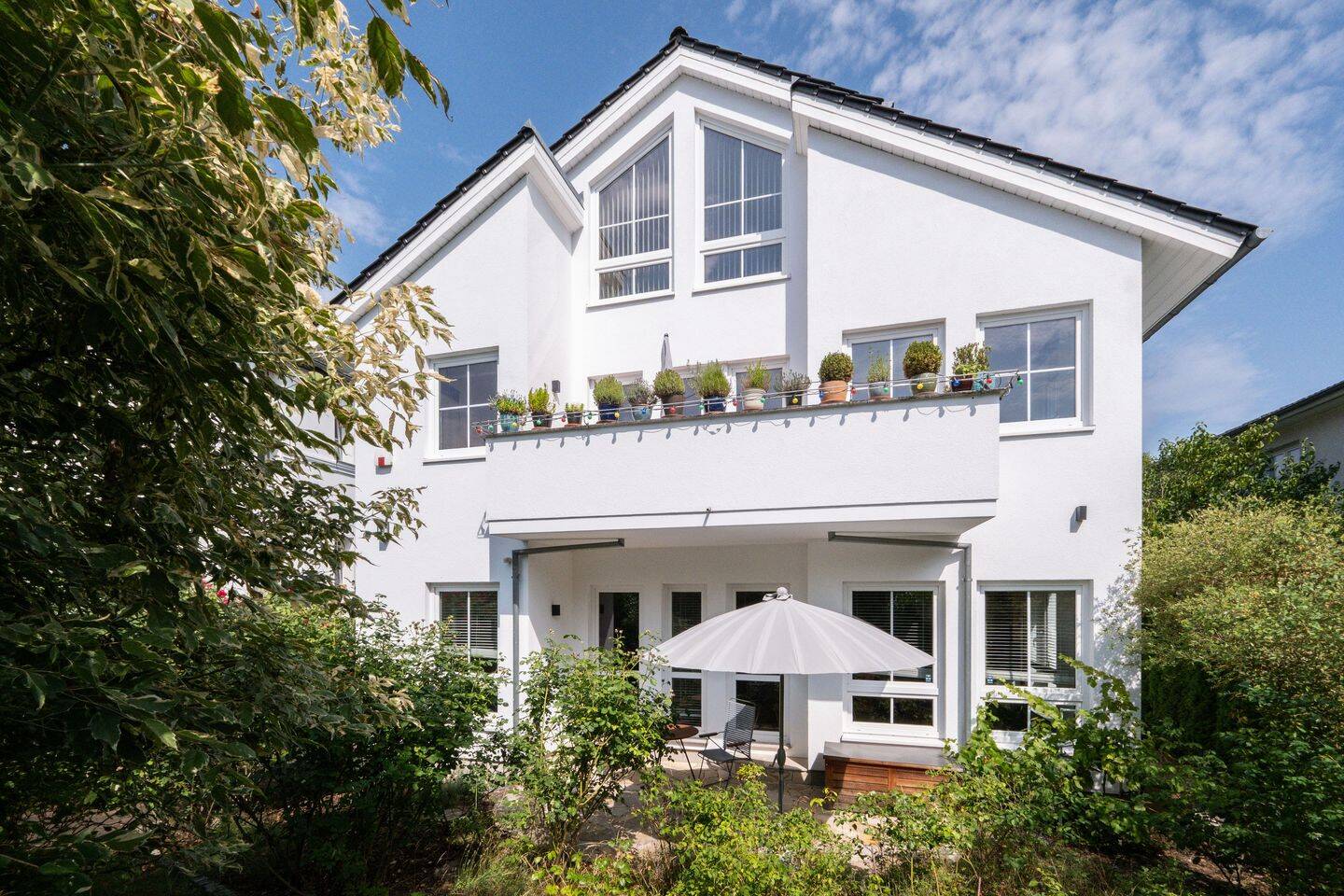 Modernes Architektenhaus von Achim Felz mit Garten, Terrassen und Balkon, 13158 Berlin (Pankow)