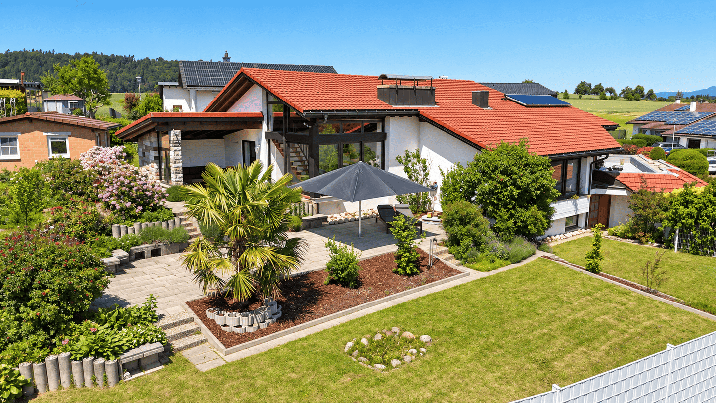 Architektur mit Charakter – außergewöhnliche Villa mit Galerie, weitläufigen Terrassen und Weitblick, 79771 Klettgau