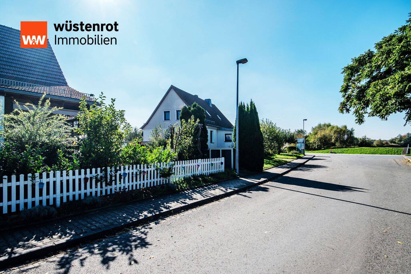 Einziehen und Wohlfühlen – Modernisierte Doppelhaushälfte mit Gartenparadies, 4654 Frohburg