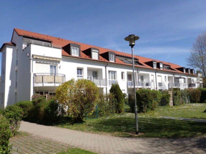 Zentral gelegene 2-Zimmer-Wohnung mit Balkon und TG, 82205 Gilching