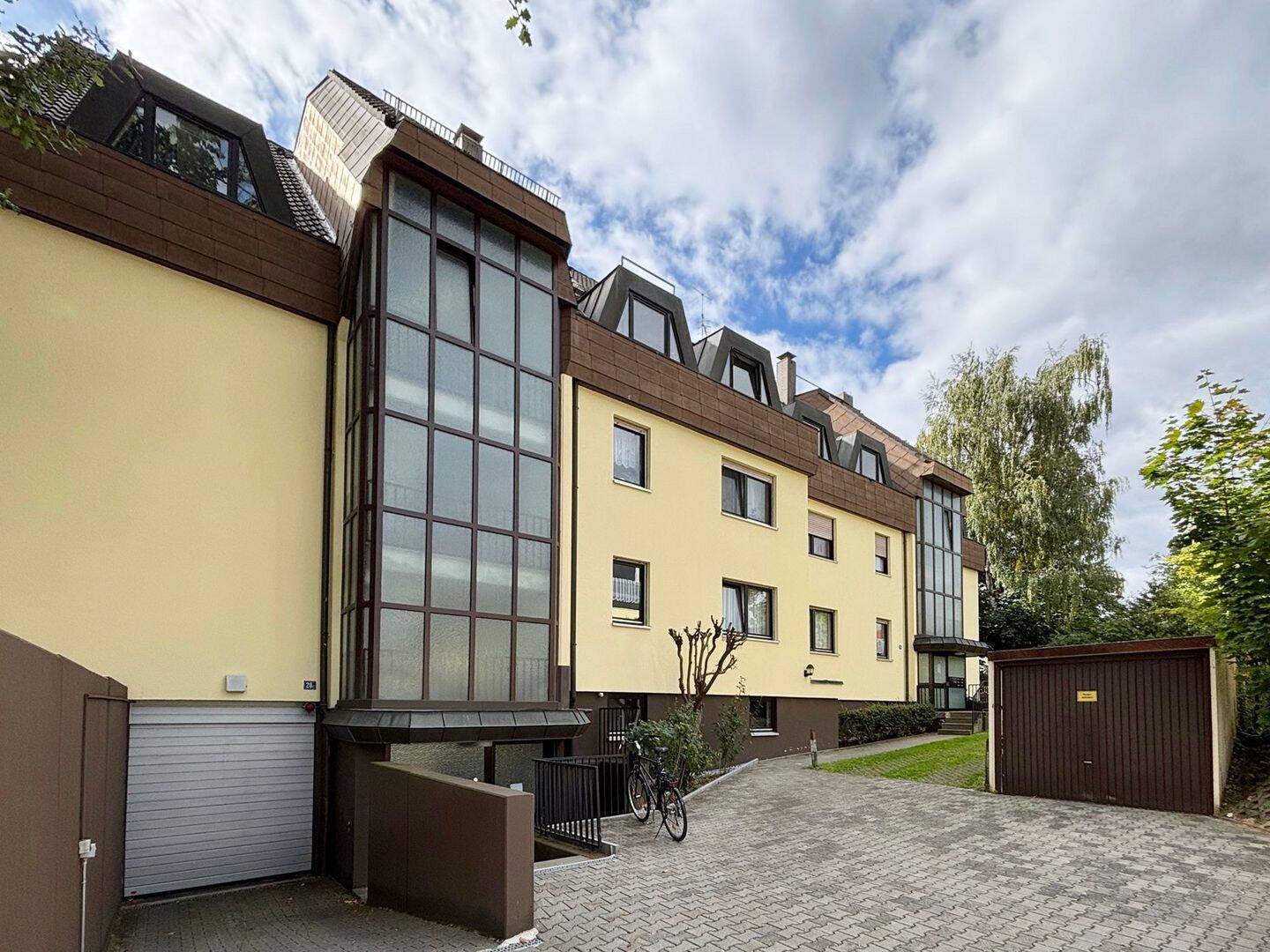 NÜRNBERG-ERLENSTEGEN: HELLE 2-ZIMMER-DACHGESCHOSS-WOHNUNG MIT LOGGIA NACH SÜDEN UND TG-STELLPLATZ, 90491 Nürnberg