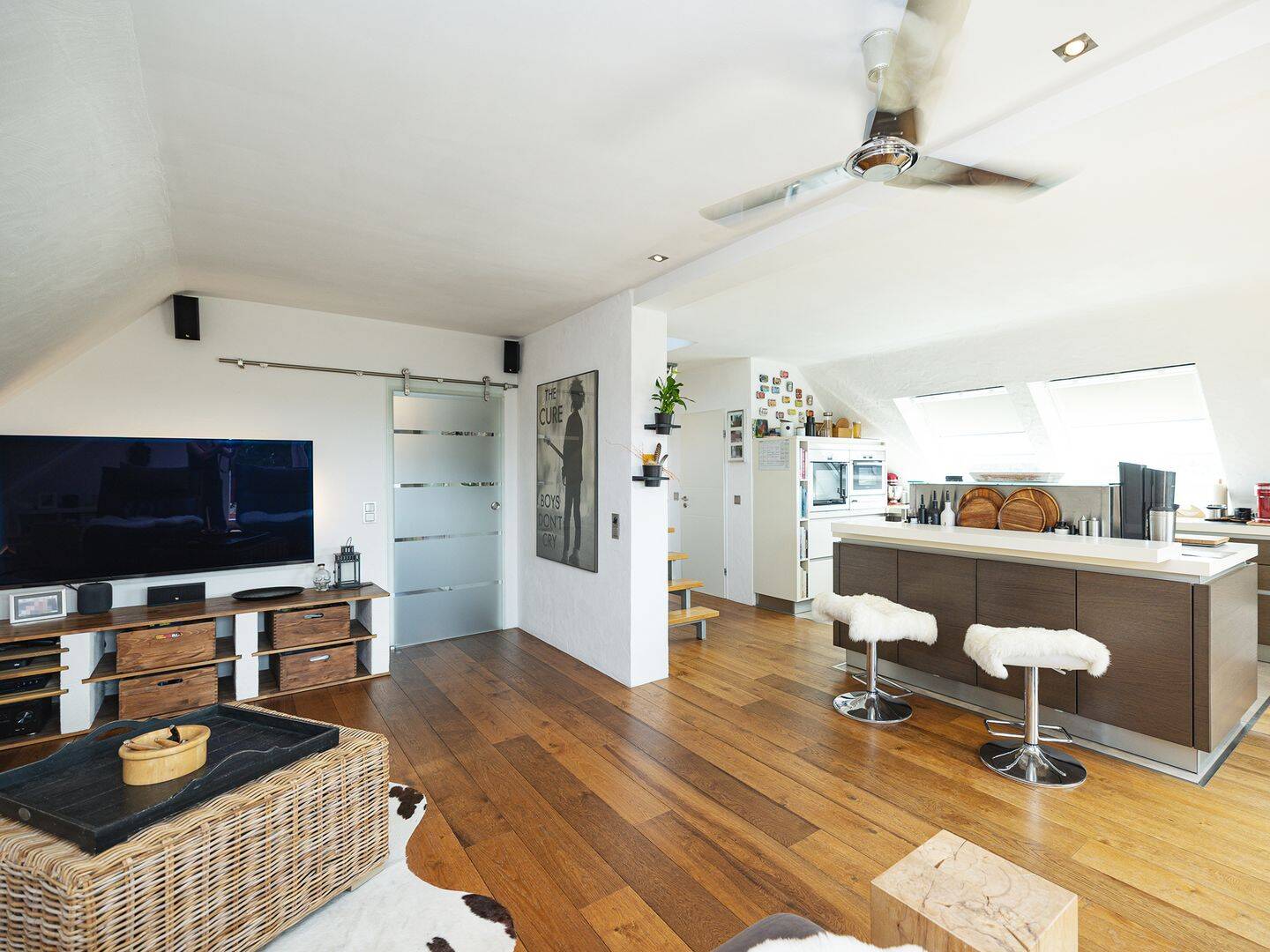 Hochwertige 2-Zimmer-Dachgeschosswohnung mit ca. 30 m² ausgebautem Zusatzbereich, Balkon & 2 Garagen, 51379 Leverkusen (Opladen)