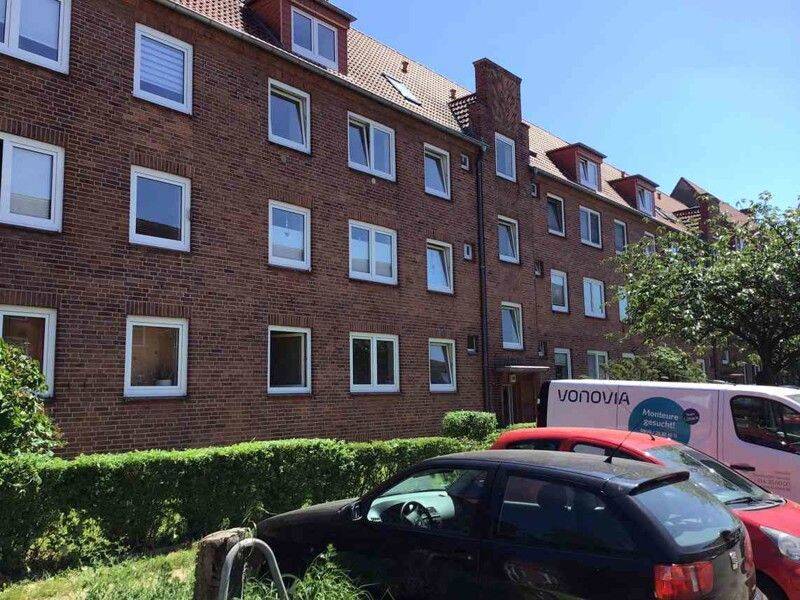 Wer will mich!? Ansprechend und renoviert: 2-Zimmer-Wohnung, sofort anmietbar!, 23562 Lübeck (Sankt Jürgen)