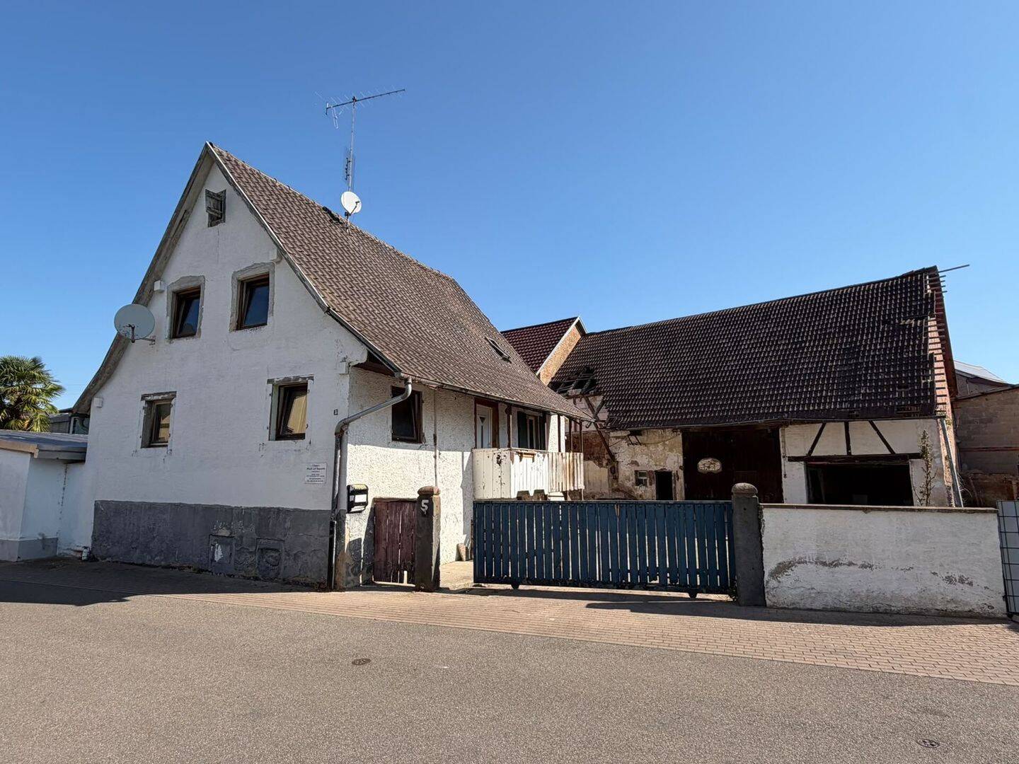 Ein Haus mit Potential: Sanierungsobjekt mit zusätzlichem Nebengebäude, 79336 Herbolzheim