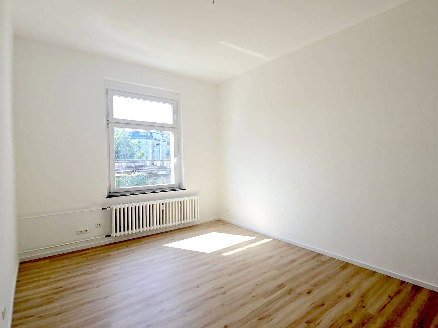 Schöne 1-Zimmer-Wohnung im 1. Obergeschoss im Herzen Düsseldorfs, 40227 Düsseldorf (Eller Oberbilk)