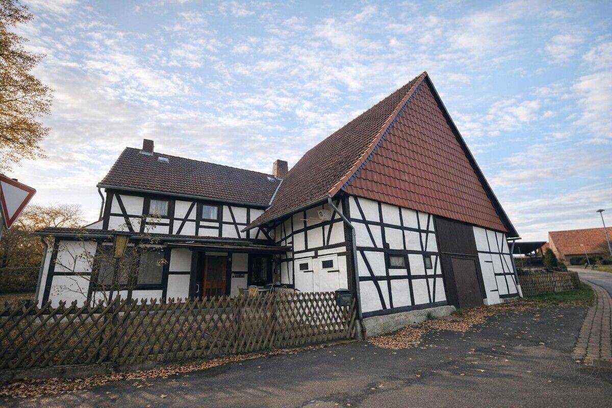 Fachwerkhaus mit großem Garten und Scheune – Platz für Ihre Wohnideen in Elze/Wittenburg, 31008 Elze