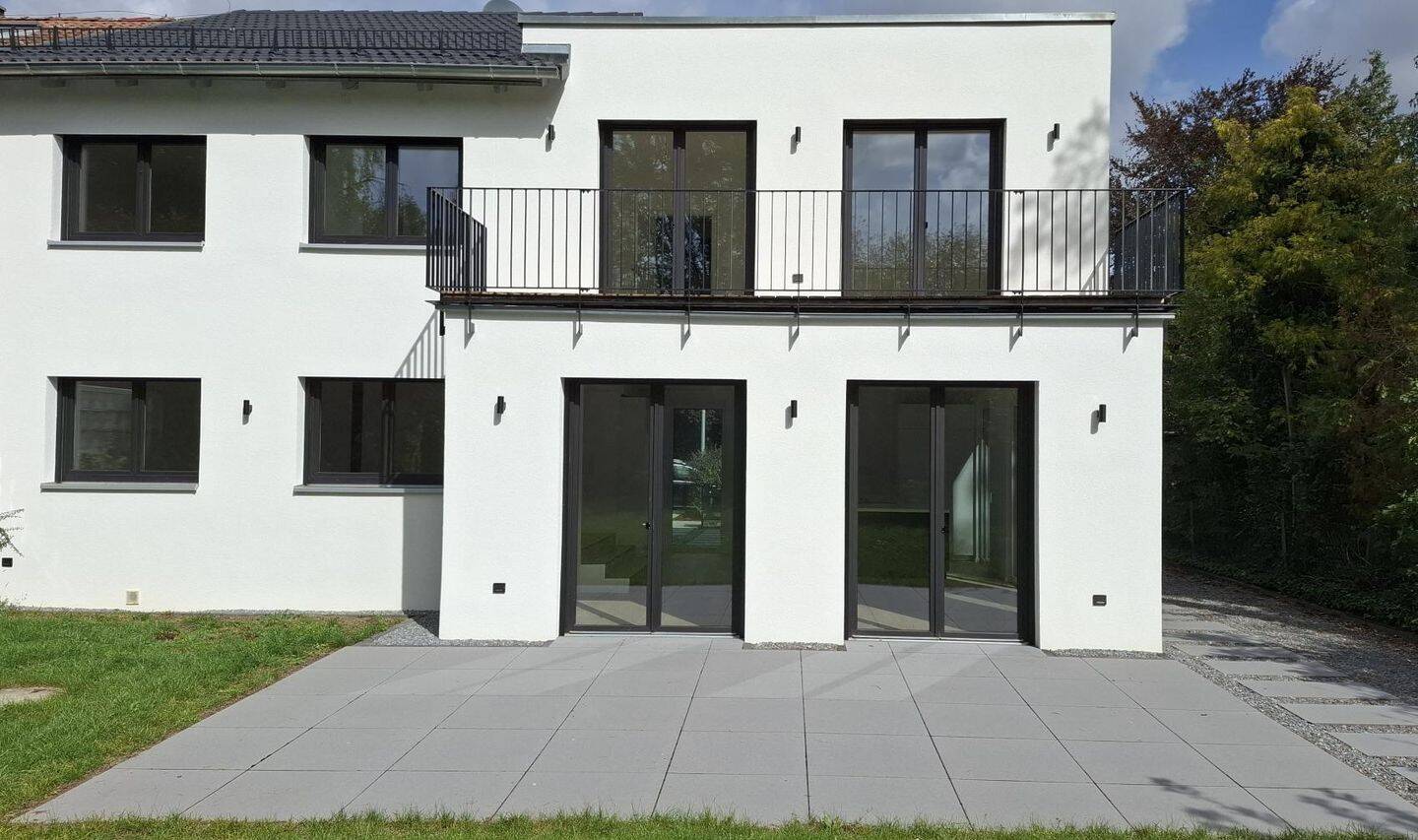 Erstbezug nach Sanierung: Lichtdurchflutetes, erweitertes Reiheneckhaus mit großzügigem Garten & A+ Effizienz in Nürnberg/Boxdorf zu vermieten, 90427 Nürnberg