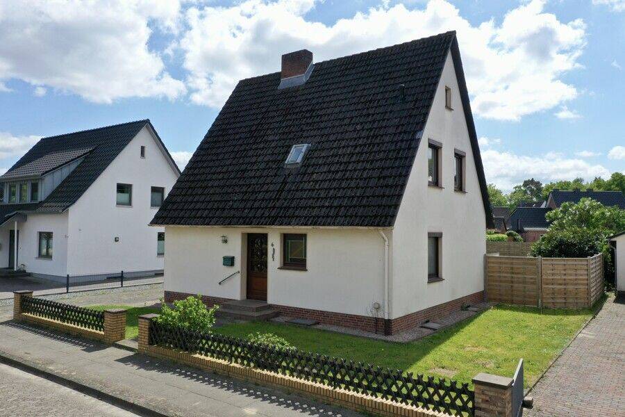 Einfamilienhaus in ruhiger Lage mit Vollkeller, Garage und Gartenidylle, 27383 Scheeßel