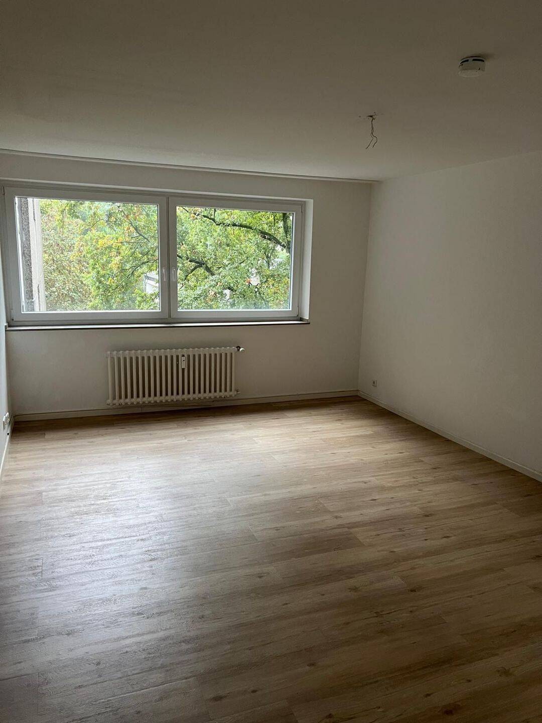 Lichtdurchflutete 4-Zimmer-Wohnung mit Balkon in Erkrath, 40699 Erkrath