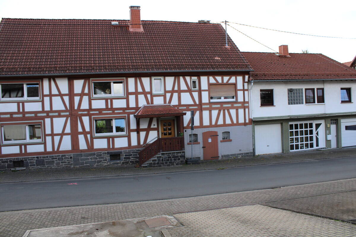 ZWEI Doppelhaushälften zu verkaufen –  sofort bezugsbereit mit großem Erweiterungspotenzial!, 35327 Ulrichstein