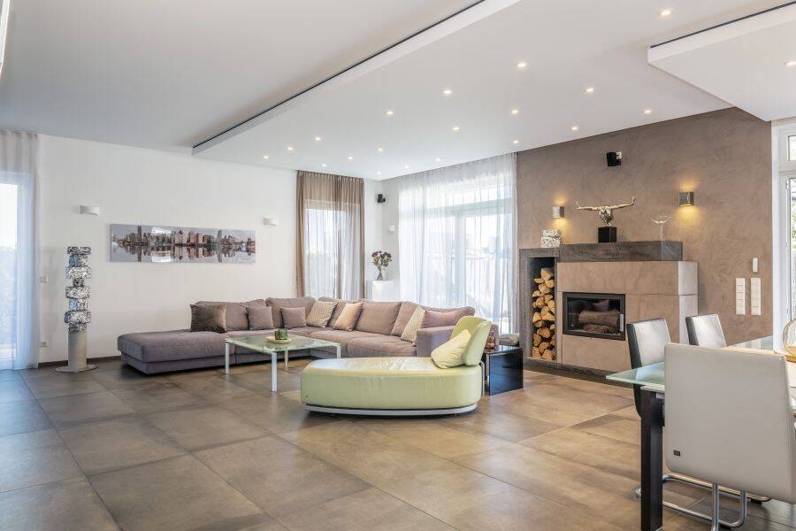 Provisionsfrei* Exklusives Einfamilienhaus auf einer Ebene mit beh. Pool und Doppelgarage, 73084 Salach