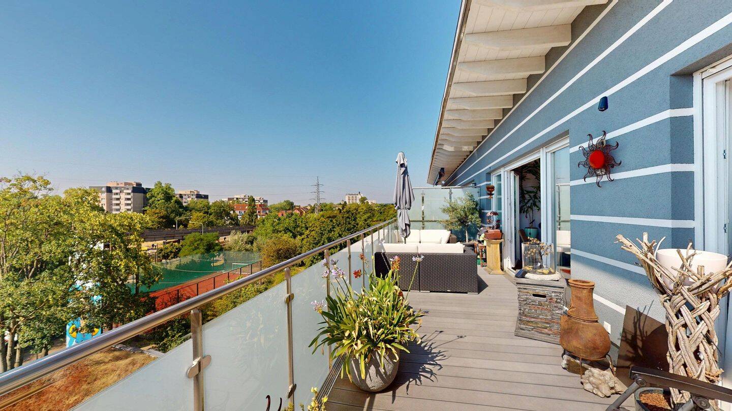 Einzigartige Vier-Zimmer-Penthousewohnung mit Lift und Terrasse in Frankfurt am Main, 65934 Frankfurt am Main (Höchst Nied)