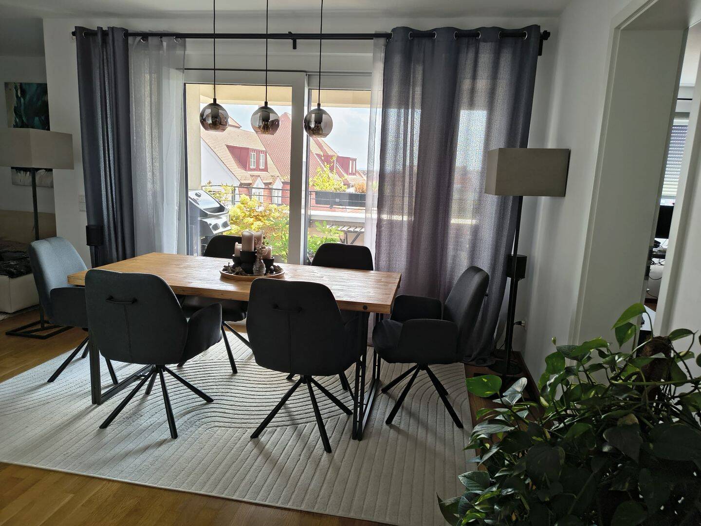 *Exklusive* 4-Zimmer-Wohnung mit hochwertiger EBK, Badmöbel, Loggia, Gäste-WC und Stellplätzen, 90429 Nürnberg