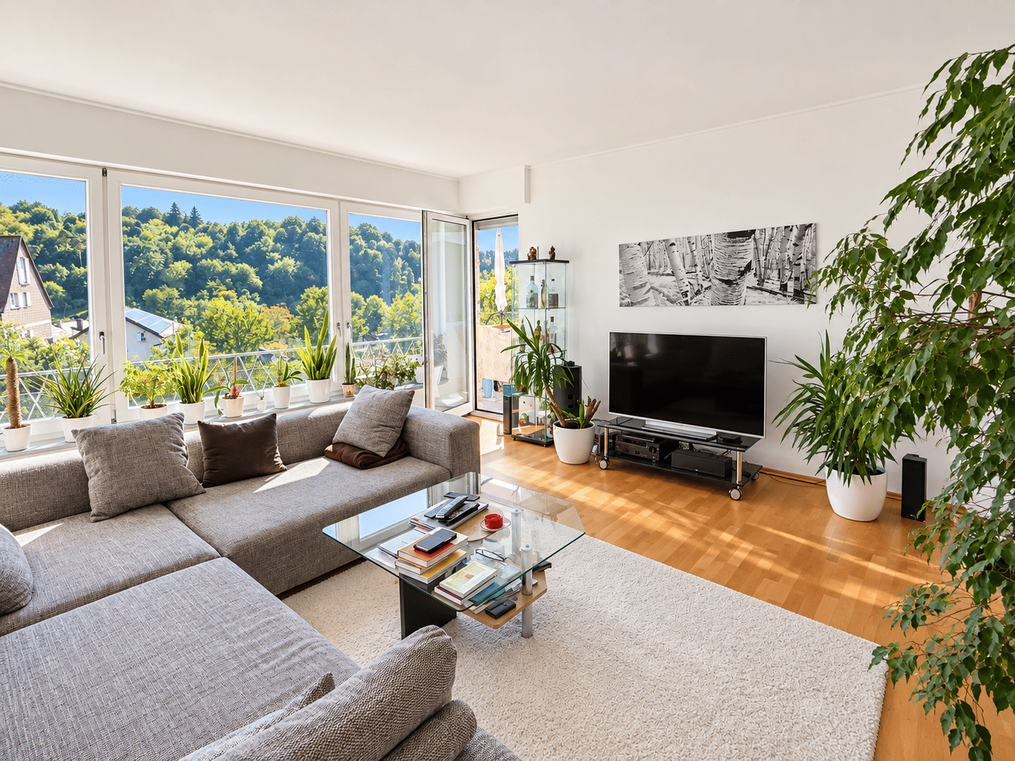 Großzügige 2-Zimmer-EG-Wohnung mit großem Balkon & toller Ausstattung in Stuttgart-Rohracker, 70329 Stuttgart (Hedelfingen Obertürkheim Rohracker Uhlbach)